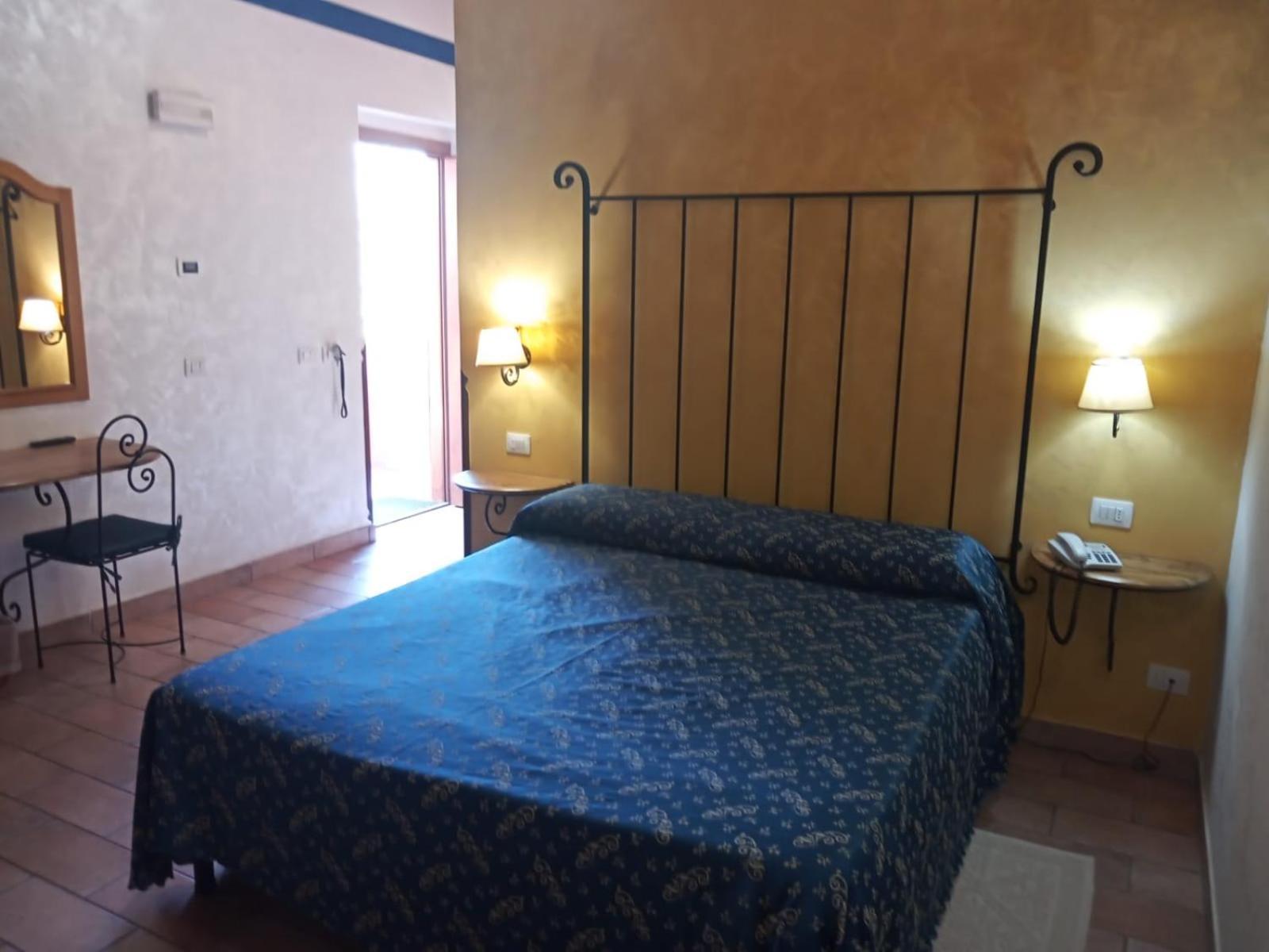Hotel Il Borgo Dell'Ulivo Trevi Esterno foto