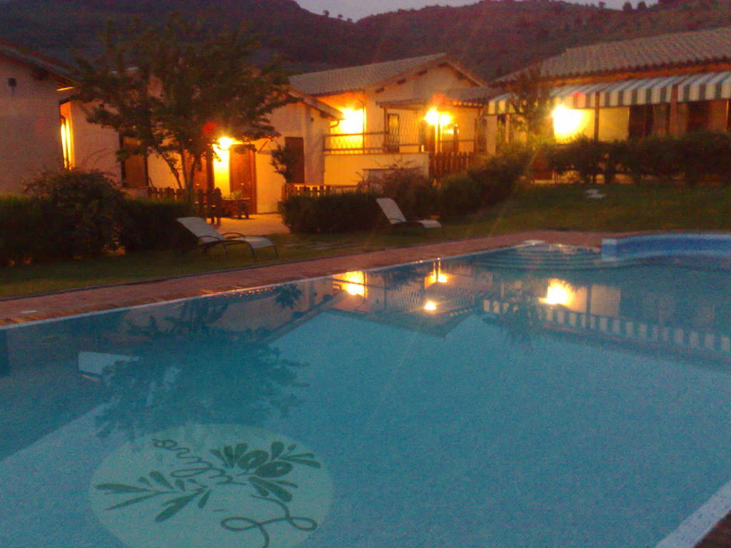 Hotel Il Borgo Dell'Ulivo Trevi Esterno foto