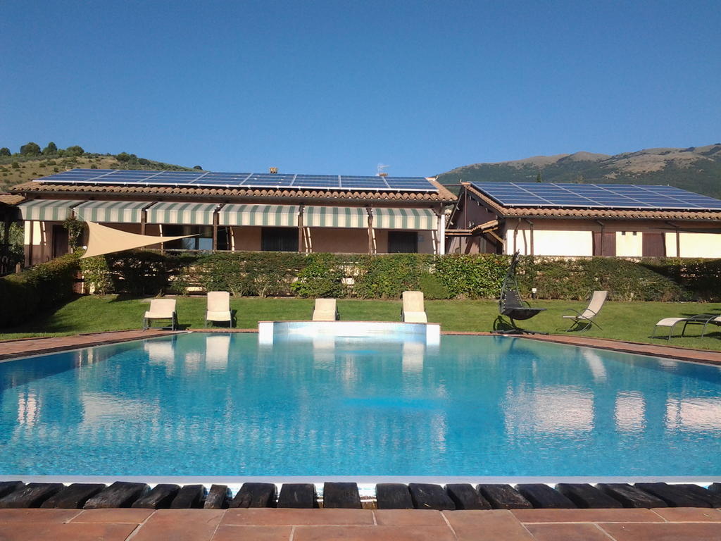 Hotel Il Borgo Dell'Ulivo Trevi Esterno foto